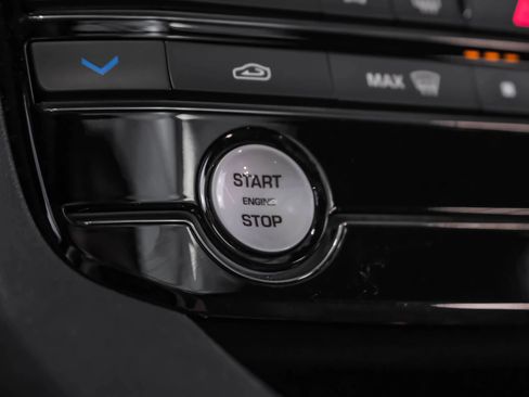 Used 2019 Jaguar F-PACE Premium image 18