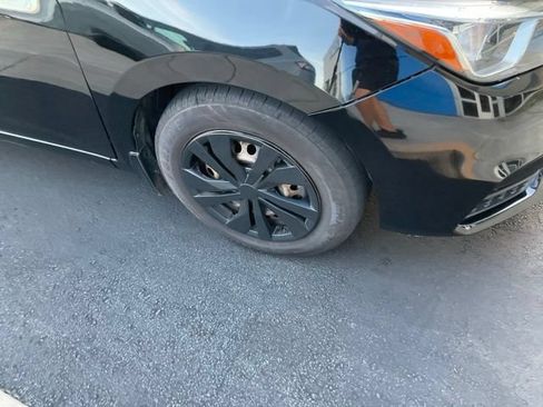 Used 2020 Nissan Versa S FWD image 2
