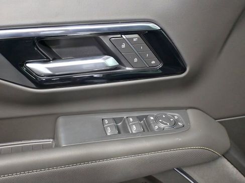 New 2026 Chevrolet Suburban Premier AWD/4WD image 19