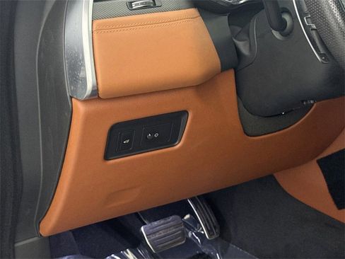 Used 2023 Jaguar F-PACE SVR image 10