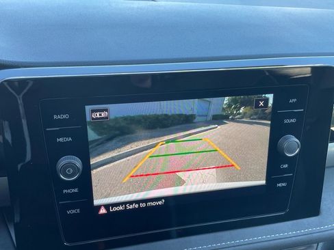 New 2026 Volkswagen Taos SE image 10