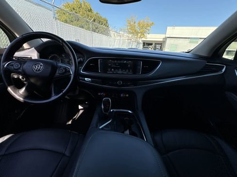 Used 2019 Buick Enclave Essence image 9