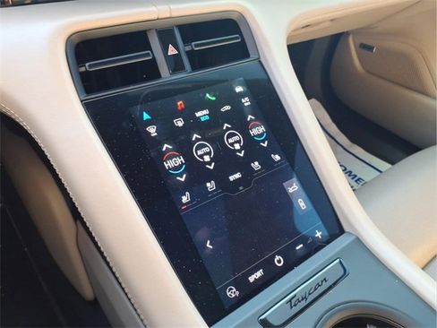 Used 2022 Porsche Taycan image 19