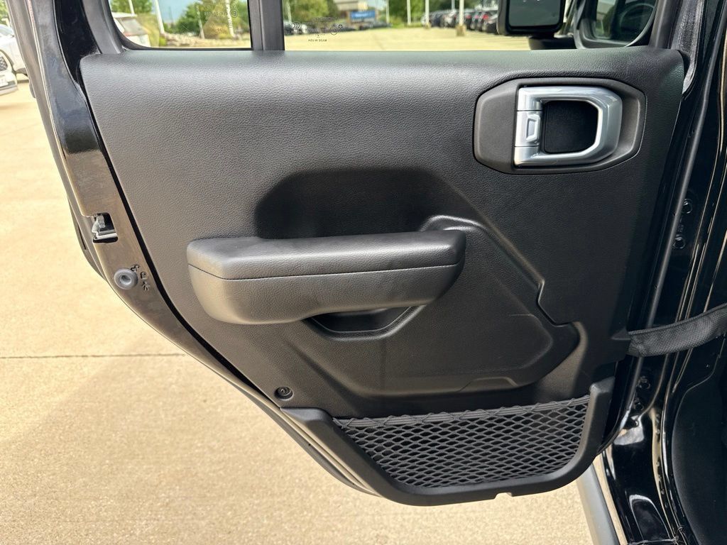 Used 2021 Jeep Gladiator Sport AWD/4WD image 17