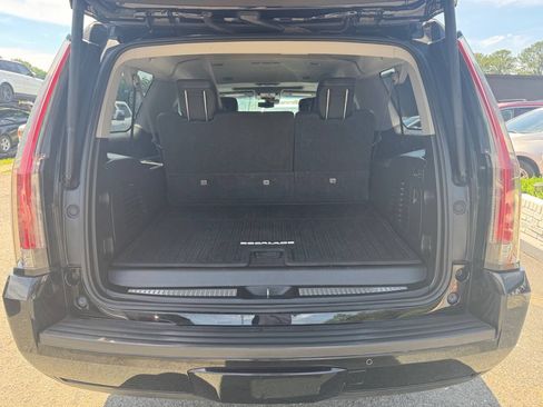 Used 2017 Cadillac Escalade ESV Luxury RWD image 16