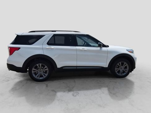 Used 2024 Ford Explorer XLT w/ Equipment Group 202A AWD/4WD image 9