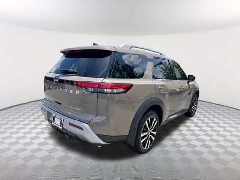 Used 2025 Nissan Pathfinder Platinum FWD image 5