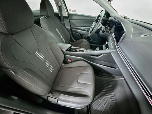 Used 2025 Hyundai Elantra SEL w/ Cargo Package FWD image 32