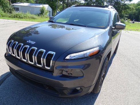 Used 2016 Jeep Cherokee 4WD Latitude w/ Comfort & Convenience Group image 7