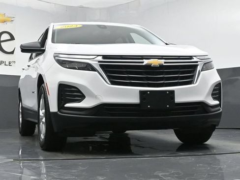 Used 2023 Chevrolet Equinox LS w/ LS Convenience Package FWD image 3