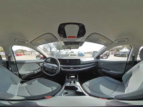 Used 2025 Kia K4 LXS image 43