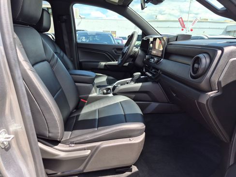 Used 2024 Chevrolet Colorado Trail Boss w/ Technology Package AWD/4WD image 33