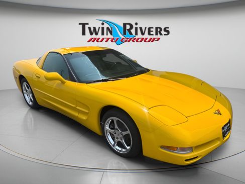 Used 2004 Chevrolet Corvette Coupe w/ Preferred Equipment Group RWD image 7