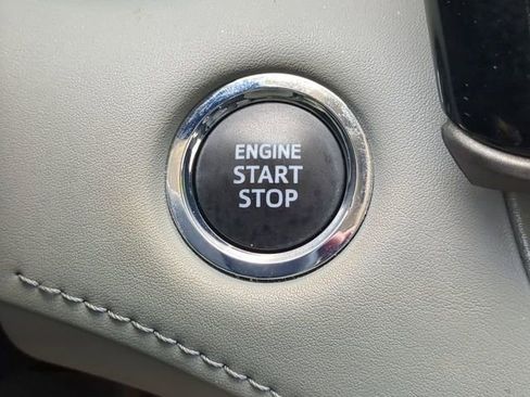Used 2023 Toyota Highlander FWD image 28