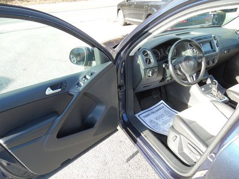 Used 2016 Volkswagen Tiguan S image 9