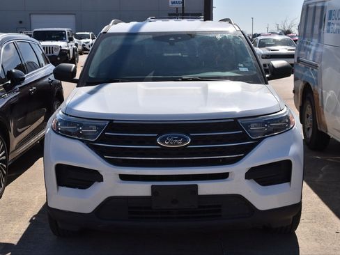 Used 2021 Ford Explorer XLT image 3