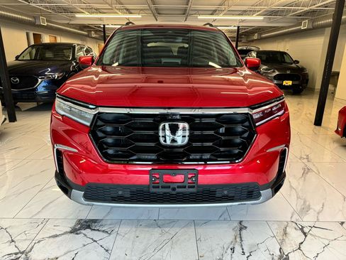 Used 2025 Honda Pilot Elite image 2