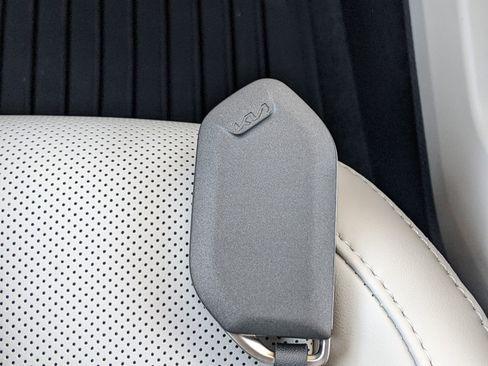 Used 2025 Kia Telluride S image 31