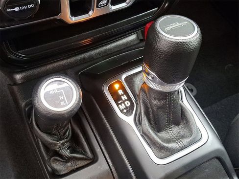 Certified 2022 Jeep Gladiator Sport image 15