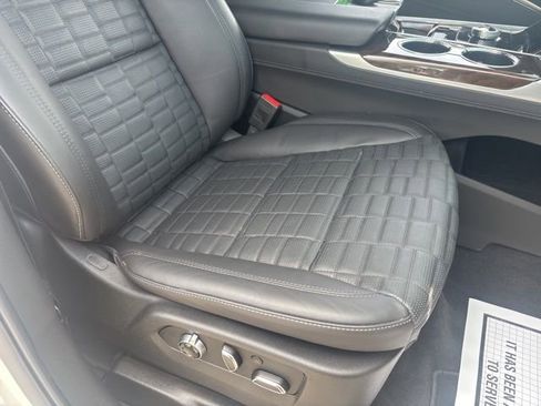 Used 2025 Cadillac Escalade Sport Platinum w/ LPO, Floor Liner Package AWD/4WD image 35