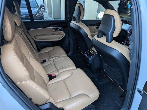 Used 2017 Volvo XC90 T6 Momentum w/ Vision Package image 30