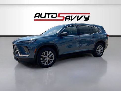 Used 2025 Buick Enclave Preferred FWD image 3