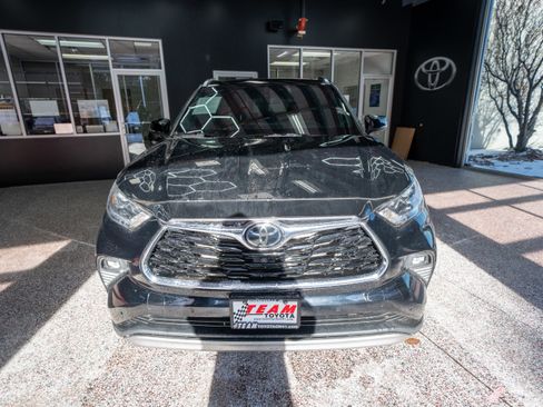 Used 2021 Toyota Highlander Platinum image 6