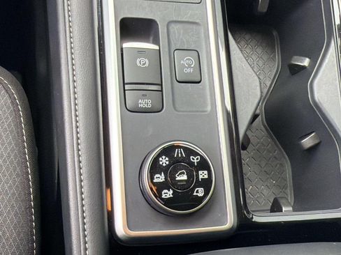 Used 2025 Nissan Pathfinder SV AWD/4WD image 16