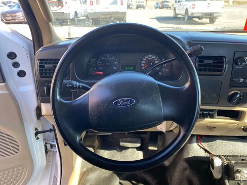 Used 2005 Ford F350 165 W.B. 2D image 11