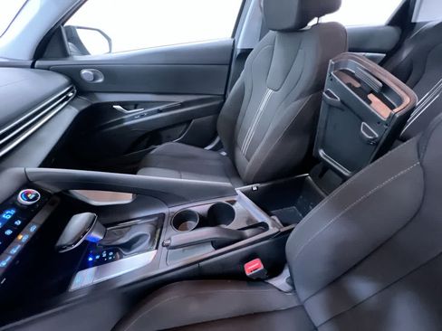 Used 2023 Hyundai Elantra SEL FWD image 29