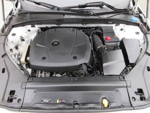 Used 2018 Volvo S90 T6 Inscription w/ Convenience Package image 38