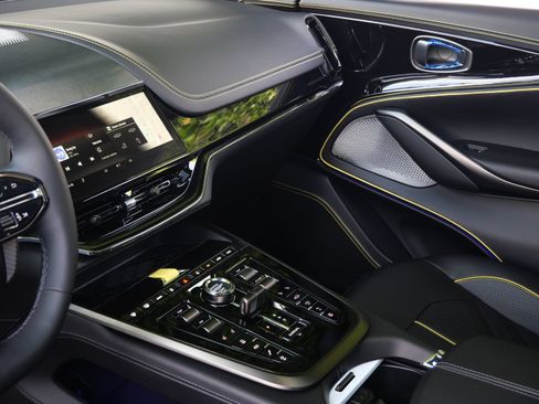 New 2026 Aston Martin DBX 707 AWD/4WD image 18