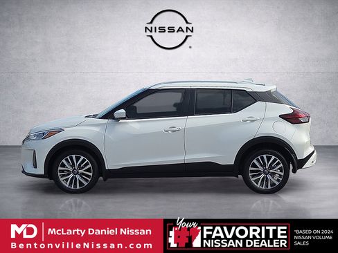 Used 2024 Nissan Kicks SV FWD image 3