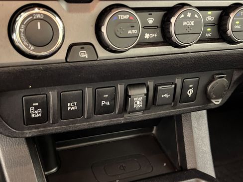 Used 2021 Toyota Tacoma TRD Off-Road w/ Technology Package image 32