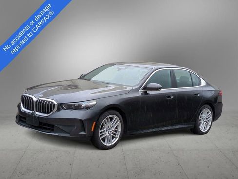 Used 2025 BMW 530i xDrive w/ Premium Package image 4