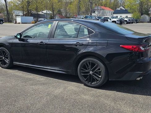 Used 2025 Toyota Camry SE w/ Convenience Package AWD/4WD image 4