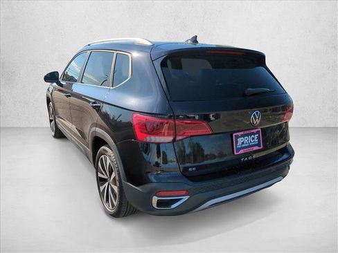 Used 2023 Volkswagen Taos SE w/ Panoramic Sunroof Package image 8