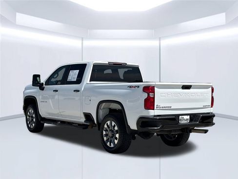 Used 2022 Chevrolet Silverado 2500 Custom AWD/4WD image 4