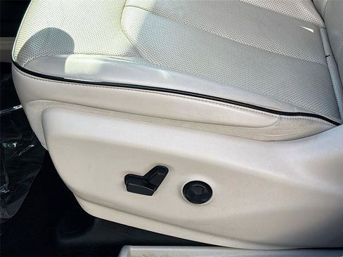 Used 2021 Chrysler Pacifica Limited image 22