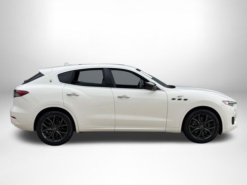 Used 2024 Maserati Levante GT Ultima AWD/4WD image 2