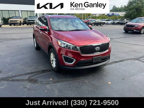 Used 2017 Kia Sorento AWD w/ LX Convenience Package image 3