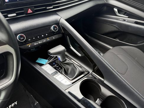 Used 2022 Hyundai Elantra SEL w/ Convenience Package image 13