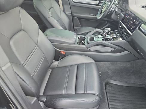 Used 2023 Porsche Cayenne Platinum Edition image 12