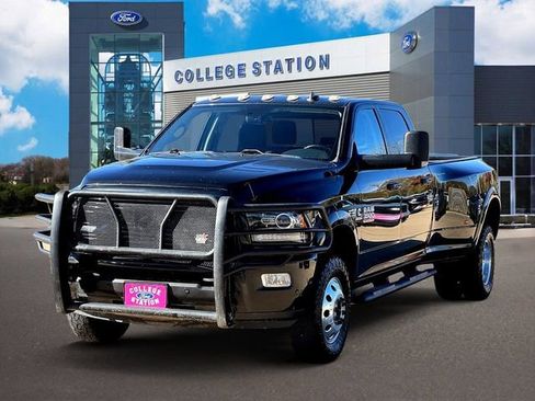 Used 2018 RAM 3500 Laramie w/ Sport Appearance Group image 3