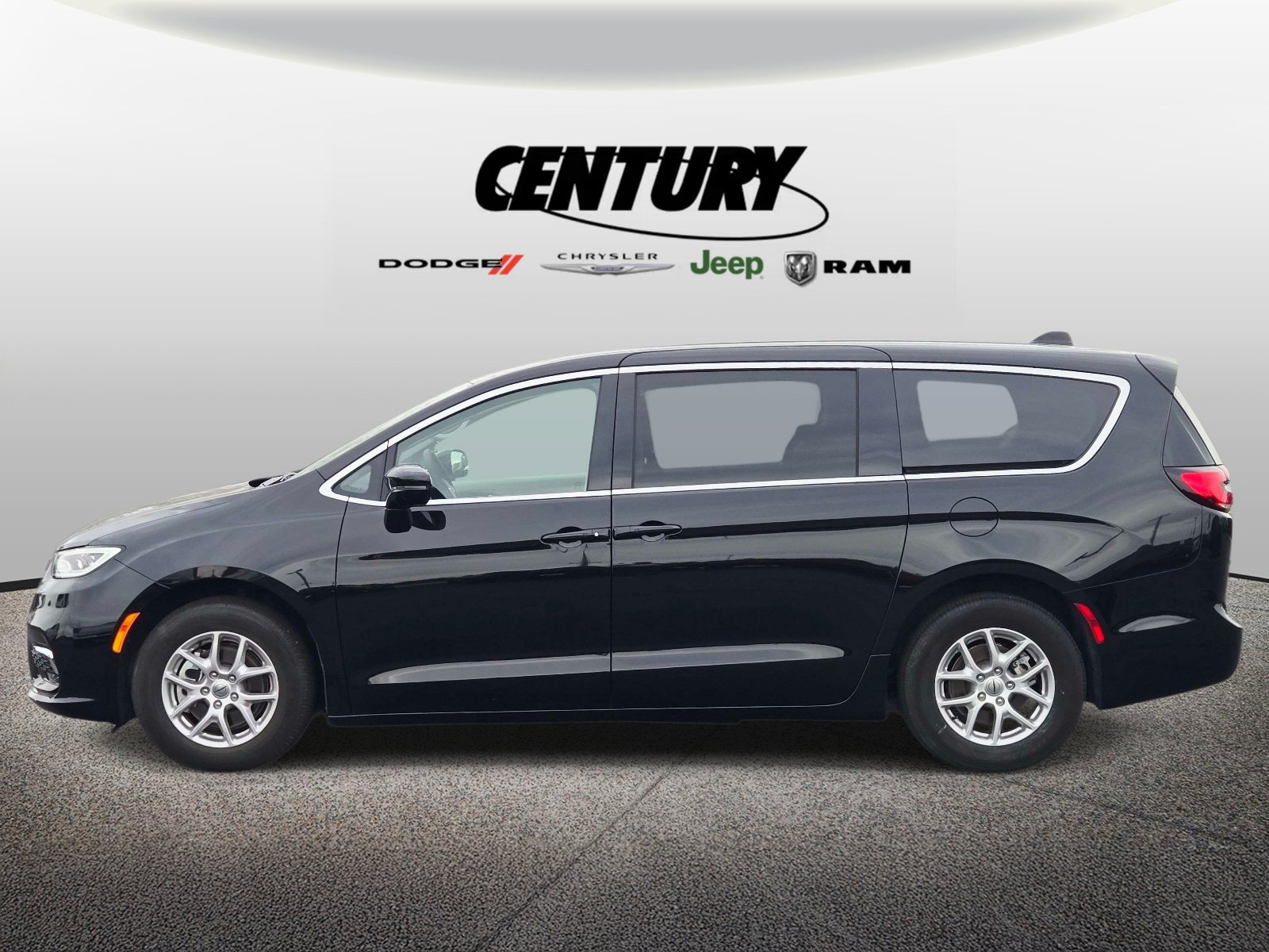 Used 2024 Chrysler Pacifica Touring-L FWD image 7
