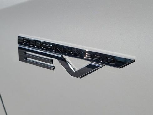 Used 2025 Mitsubishi Outlander SE image 12