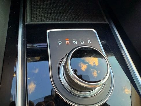 Used 2017 Jaguar F-PACE Premium image 16