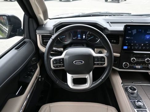 Used 2024 Ford Expedition Limited image 13
