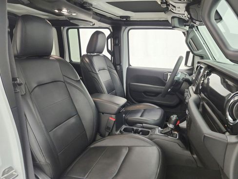 Used 2023 Jeep Wrangler Unlimited Sahara AWD/4WD image 19