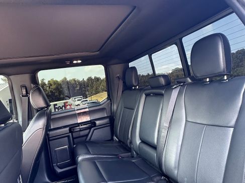 Used 2022 Ford F250 Lariat w/ Black Appearance Package AWD/4WD image 10